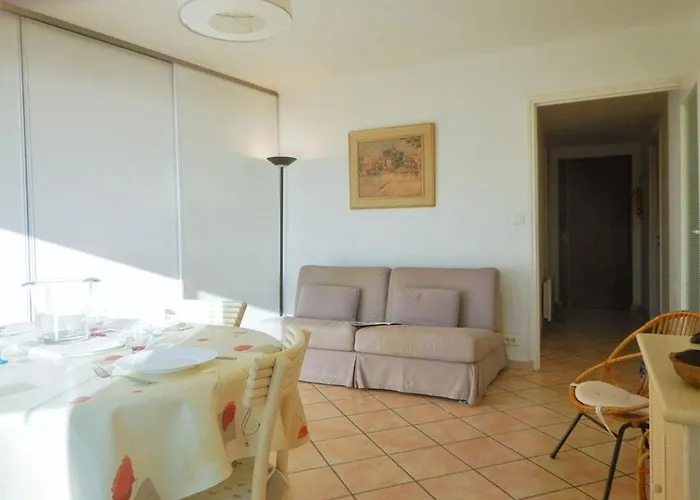 2 Pieces, Terrasse, Proche Et Centre, - Fr-1-251-345 Apartmán Le Lavandou